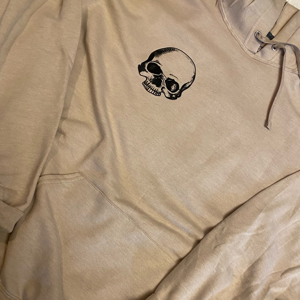 Skully sweatshirt!!